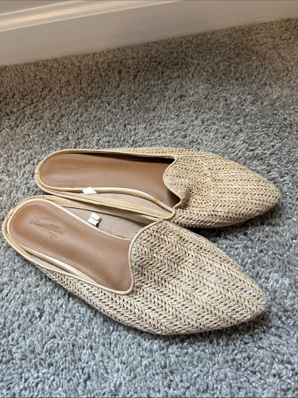 Universal Thread Rafia Flats - Picture 3 of 3